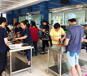 Organize the employee to attend the Zongzi making competition and other traditional culture interactive activities in THE Dragon boat Festival, to promote the communication and coordination between th