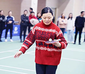 组织趣味运动会，满足员工多样化的文化生活需求，为员工搭建了一个展示实力、磨练意志、增进友谊的平台。大家在体验运动和竞争乐趣的同时，培养规则意识和协作精神，不仅让团队成员在精彩纷呈中收获了乐趣，也让员工情感在拼搏与协作中添彩升温。